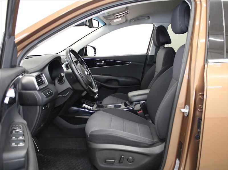 Kia Sorento 2,2 CRDi 147kW 4x4 AT Tažné ČR - fotka 6 z 23
