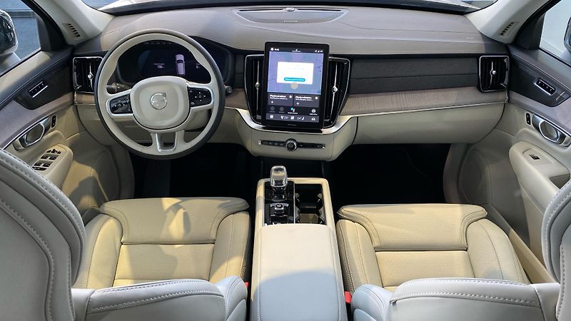 Volvo XC90 (2025) PLUS DARK, T8 AWD, 228+107 kW - fotka 12 z 15