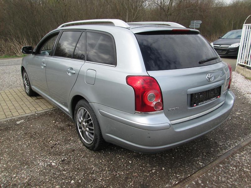 Toyota Avensis (2008) 2,2  130 KW - fotka 13 z 24