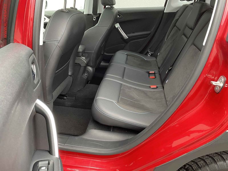 Peugeot 2008 (2019) 1.2 PT, Crossway, panor, navi - fotka 10 z 17