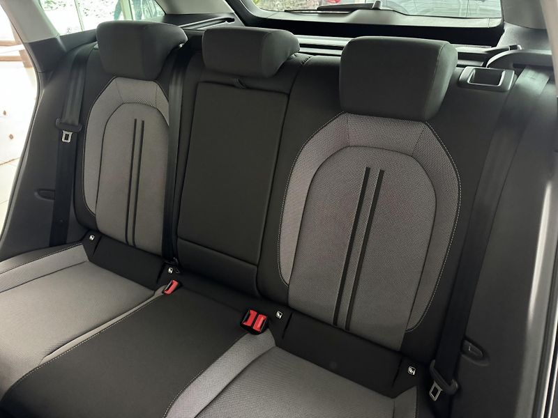 Seat Leon 1,0eTSI DSG*STYLE*Kamera*DPH - fotka 16 z 34