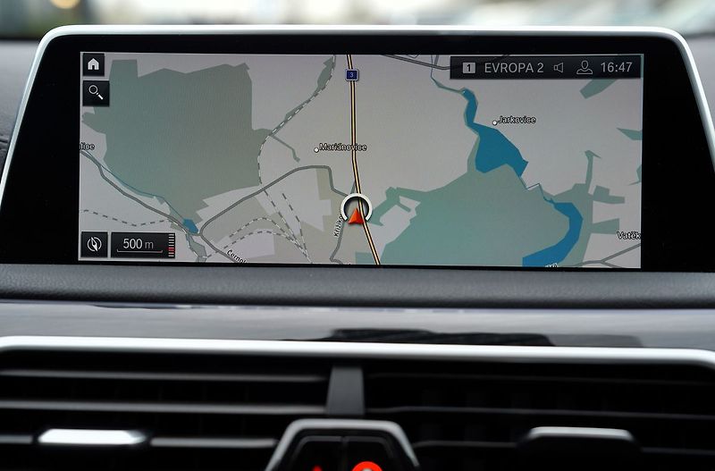 BMW Řada 7 730d xDrive/Mpaket/9AT/Lasery - fotka 41 z 47