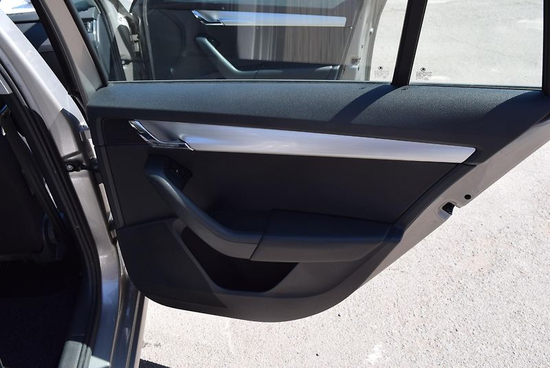 Škoda Octavia (2019) 1.5TSI 110kw AMBI VÝHŘEV NAVI - fotka 43 z 50