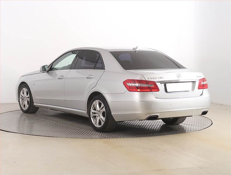 Mercedes-Benz Třídy E (2012) E 350 CDI 4MATIC, 4X4 - fotka 4 z 23