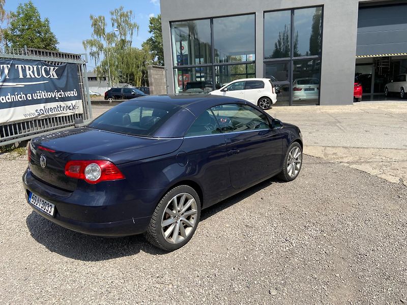 Volkswagen EOS (2007) 2.0 TDi 103kW, kabriolet - fotka 7 z 17
