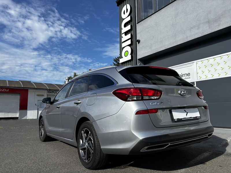 Hyundai i30 (2023) Kombi Smart 1.5 T-GDI MHEV - fotka 4 z 12