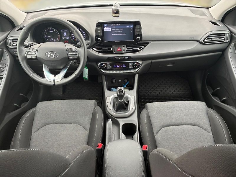 Hyundai i30 (2022) SMART 1.5T-GDI 118kW 1.CZ DPH - fotka 9 z 11