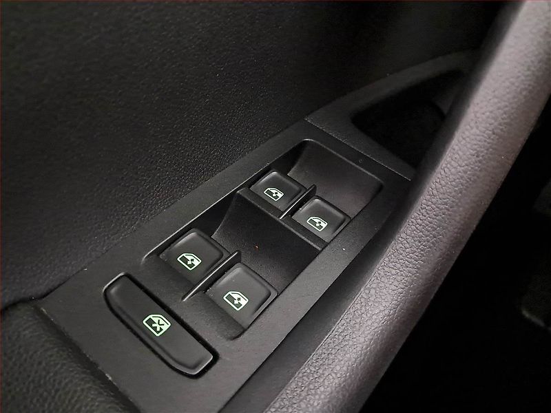 Škoda Octavia (2015) 1.6 TDI, Tempomat - fotka 19 z 19