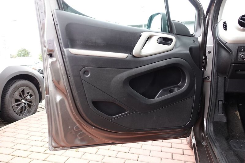 Peugeot Partner 1,6i 72kW M/T 5míst - fotka 7 z 24