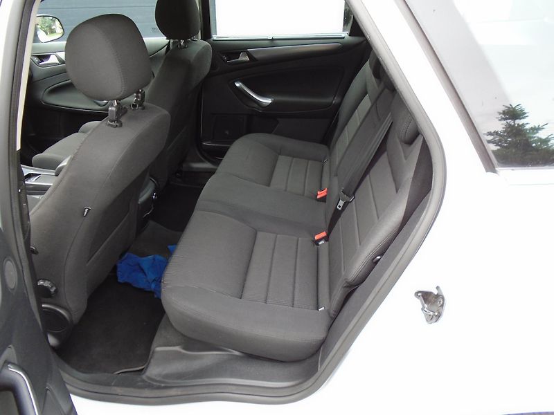 Ford Mondeo 2.0Tdci 103kW Titanium Aut - fotka 15 z 27