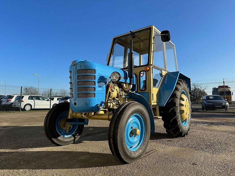 Zetor 3011, vyráběný od roku 1960 (sériově 1962–1967) v Brně, byl průkopnickým modelem unifikované řady československých traktorů.