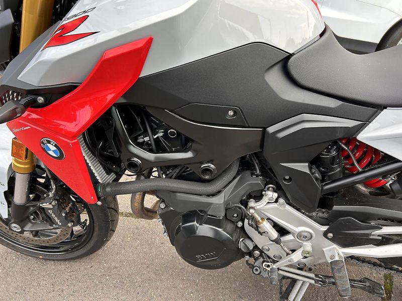 BMW F 900 R A2 - fotka 11 z 20