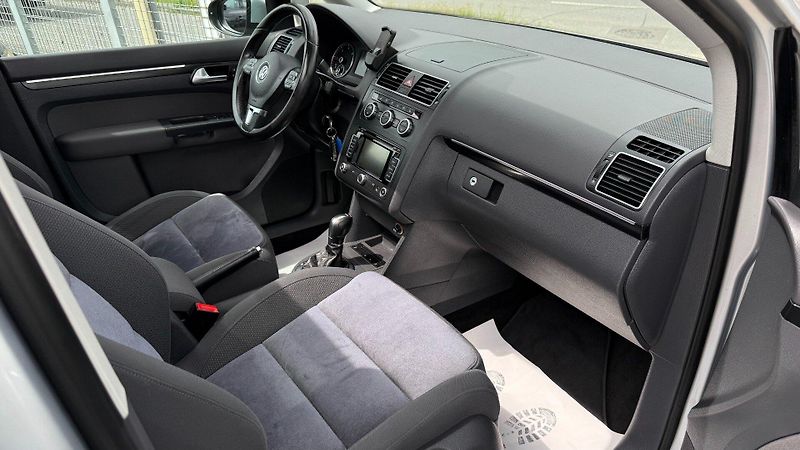 Volkswagen Touran (2014) 2.0TDi 130kW *Tažné*Navi*DSG* - fotka 17 z 24