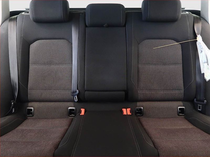 Volkswagen Passat (2015) 2.0 TDI, Automat, Navi - fotka 10 z 18