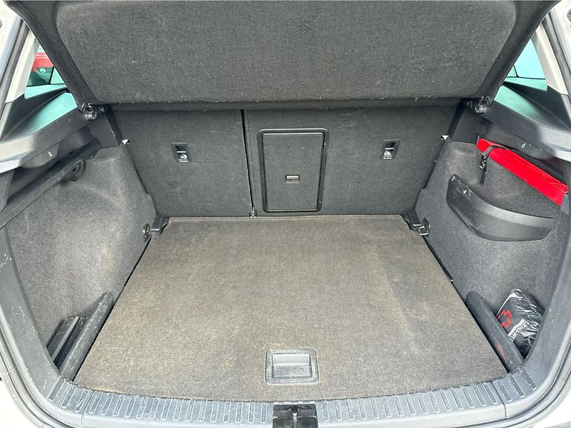 Škoda Karoq 2,0TDi 110kW AMBITION 125 LET - fotka 19 z 23