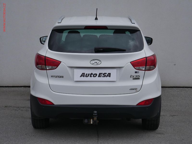 Hyundai ix35 (2012) 2.0 CRDi, ČR, AC, TZ, park - fotka 5 z 23