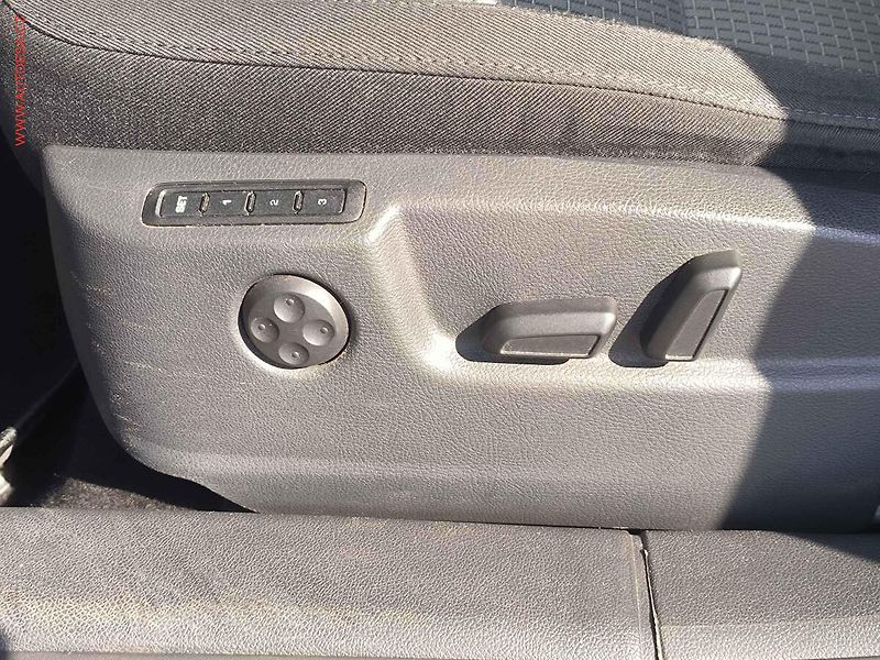 Škoda Superb (2010) 1.6 TDi, Xenon, AC - fotka 11 z 18