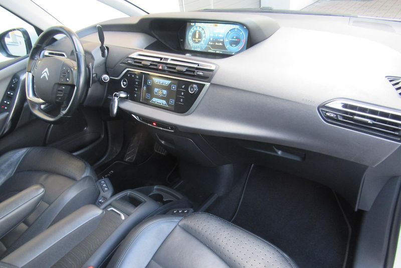 Citroën C4 Picasso 2.0 HDi AT PANORAMA NAVIGACE - fotka 26 z 32