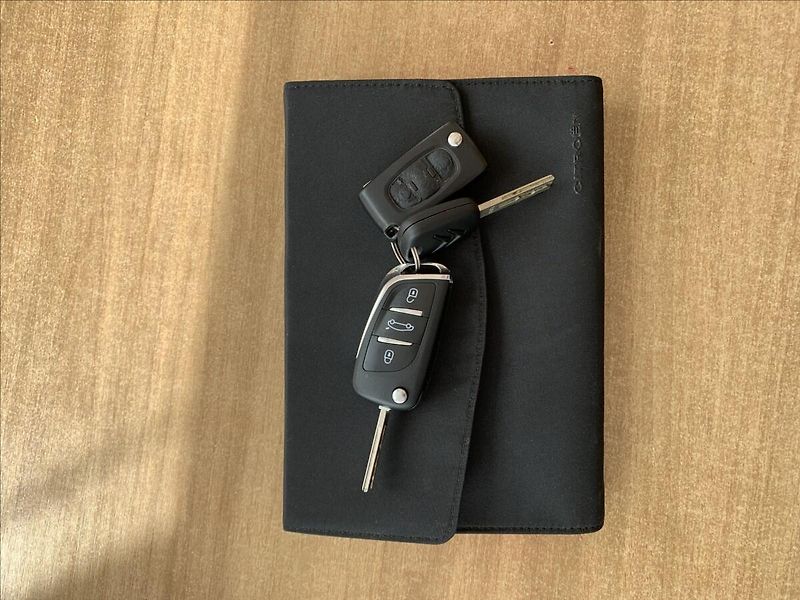 Citroën C5 2,0 i SERVISKA - fotka 19 z 19