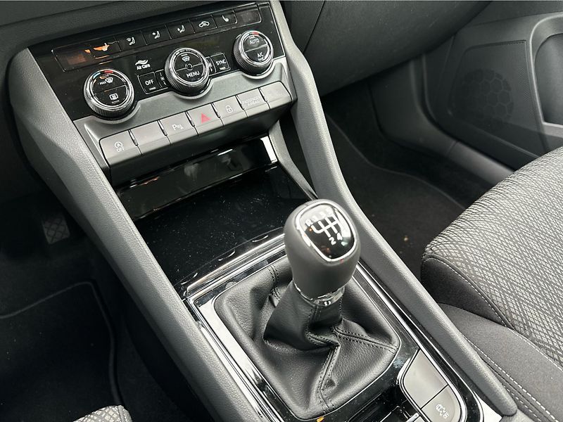 Škoda Karoq Top Selection 1,5 TSI 110 kW 6 - fotka 13 z 21