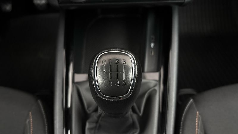 Škoda Kamiq 1.5 TSI Ambition - fotka 23 z 24