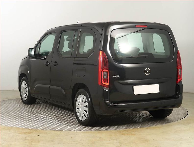 Opel Combo (2018) Enjoy 1.2 Turbo, 5Míst, ČR - fotka 4 z 20