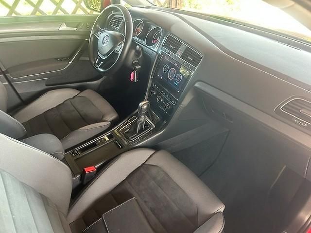 Volkswagen Golf Variant 1,6TDi DSG F1 LED MATRIX NAVI - fotka 24 z 51