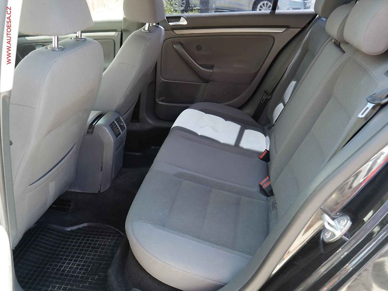Volkswagen Golf (2006) 1.4TSi, Výhřev sed, temp - fotka 10 z 17