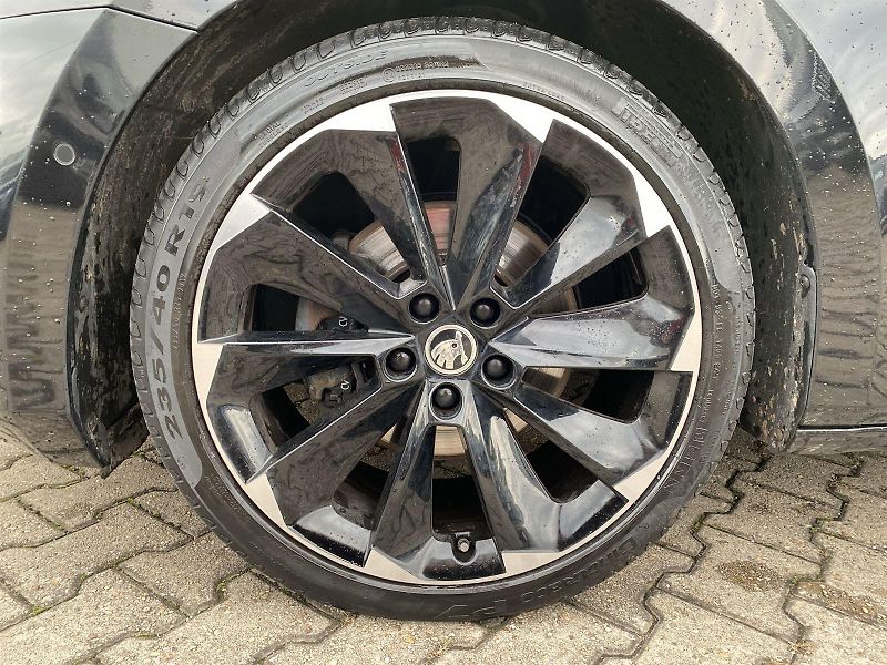 Škoda Superb (2021) Combi 2.0 TDI 4x4 DSG Sportlin - fotka 36 z 40