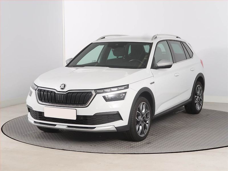 Škoda Kamiq (2021) Scoutline 1.0 TSI, Serv.kniha - fotka 2 z 12