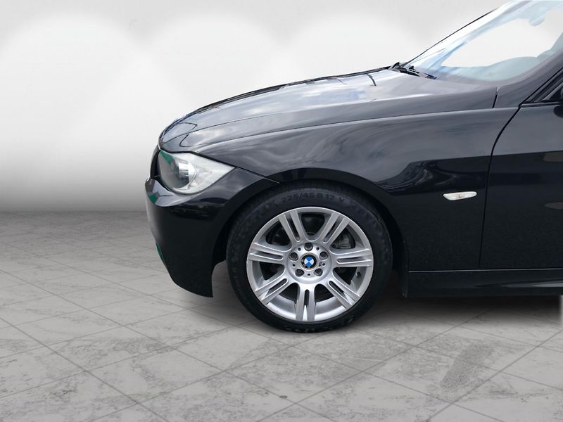 BMW Řada 3 325i - fotka 10 z 29
