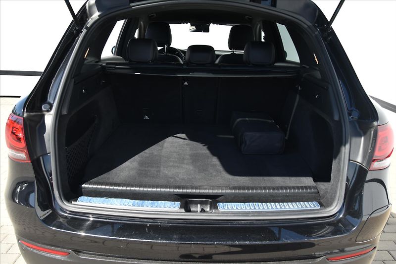 Mercedes-Benz GLC 300de 4MATIC AMG SERVIS.KNIHA - fotka 12 z 31