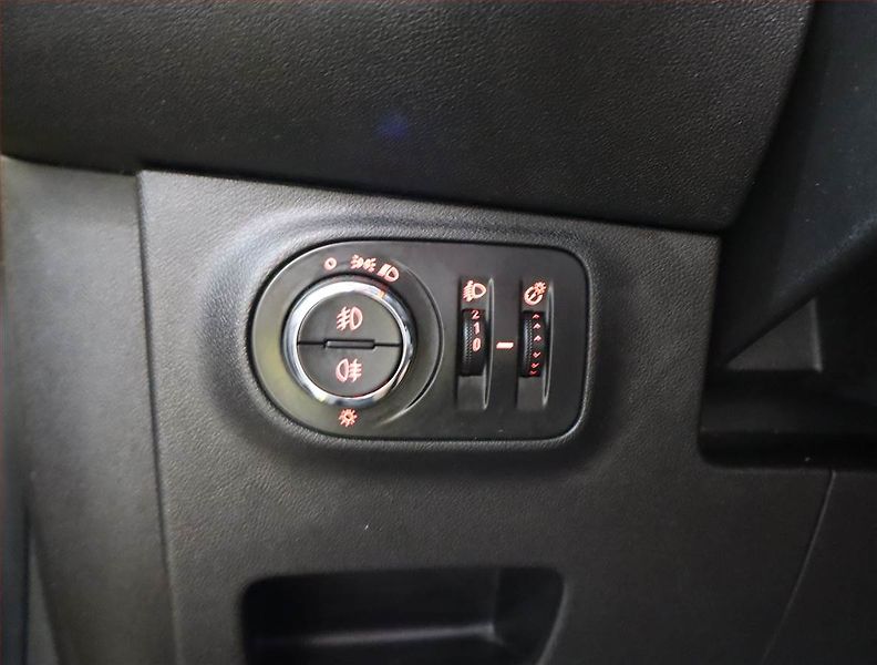Opel Corsa (2015) 1.4, ČR,1.maj, Serv.kniha - fotka 15 z 16