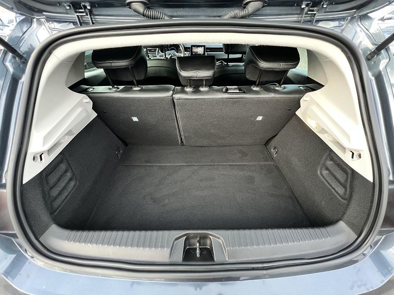 Renault Clio 1.6i E-TECH HYBRID AUTOMAT - fotka 22 z 33