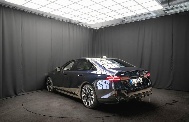 BMW i5 M60 xDrive M SoH 97% 360k Pano - fotka 8 z 27