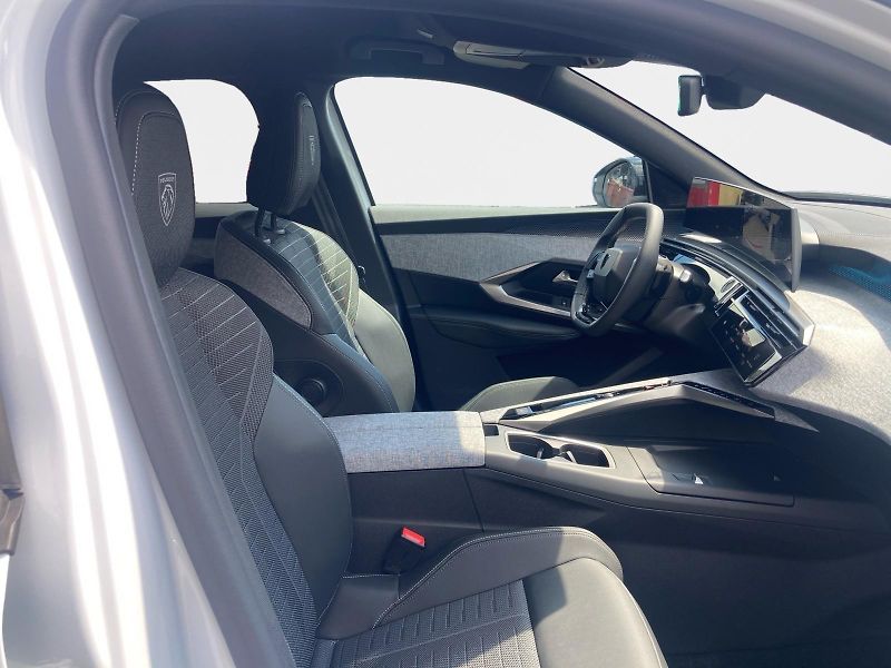 Peugeot 3008 GT Hybrid 145 e-DCS6         - fotka 15 z 15
