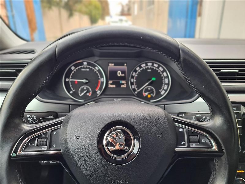Škoda Superb III 2.0TD*NAV*EL.KUFR*SERV - fotka 18 z 29