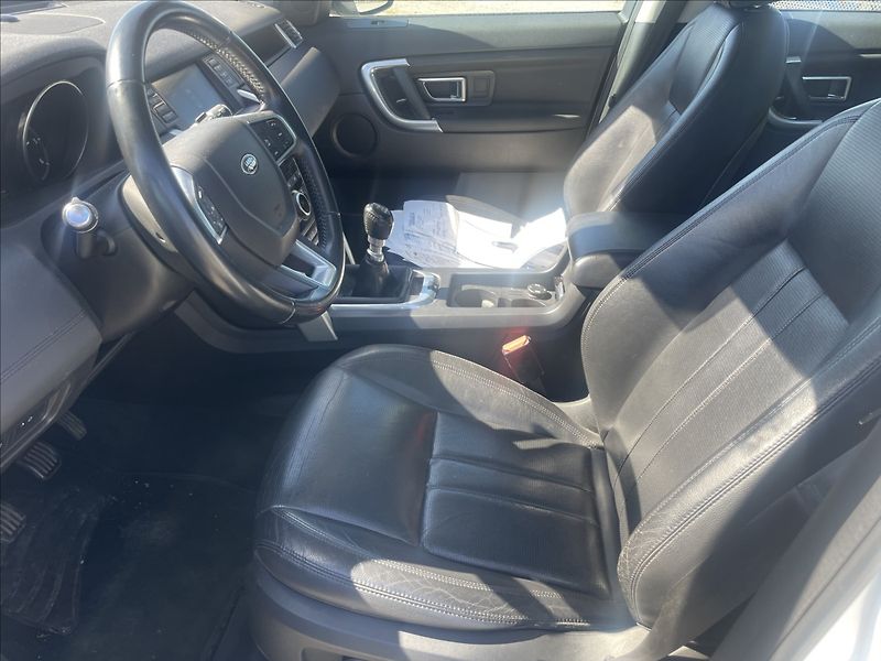Land Rover Discovery Sport 2,0 TD4 132kw AWD Pano 7mist T - fotka 7 z 34