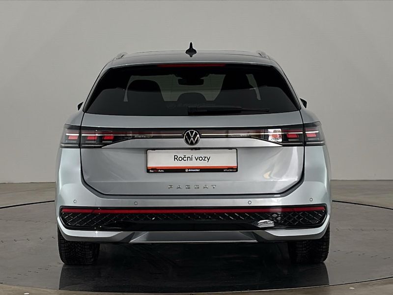 Volkswagen Passat R-Line People - fotka 17 z 31