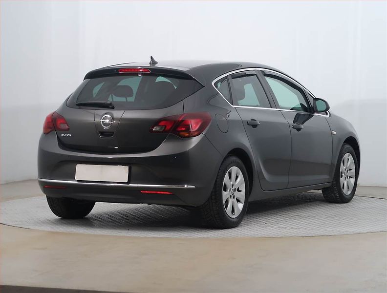 Opel Astra (2014) 1.4 T, Navi, Xenony, Tempomat - fotka 5 z 20