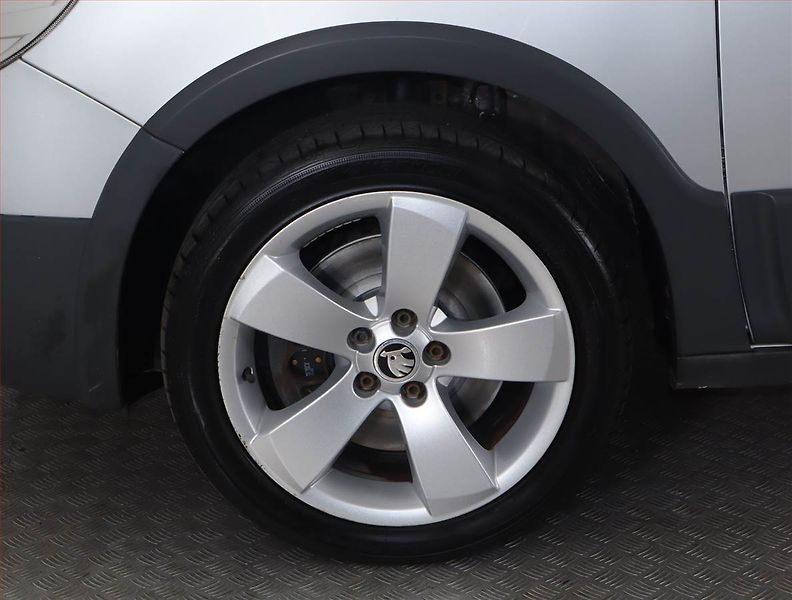 Škoda Fabia (2013) Scout 1.2 TSI, Serv.kniha - fotka 14 z 15