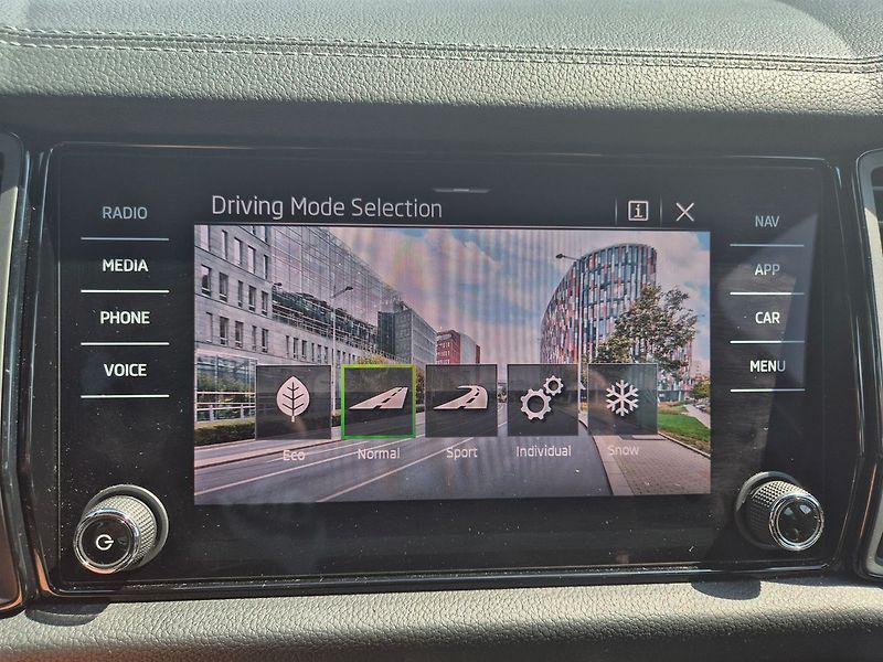 Škoda Kodiaq 2,0 TSI DSG 4x4 SportLine Plus - fotka 28 z 33