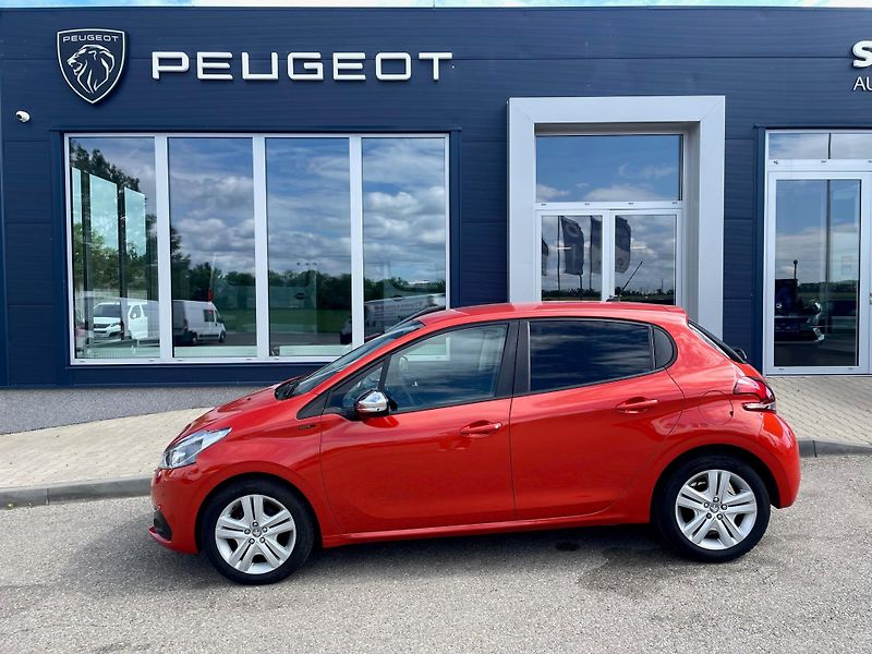 Peugeot 208 (2019) Signature 1,2i 110k AUT6 - fotka 4 z 7