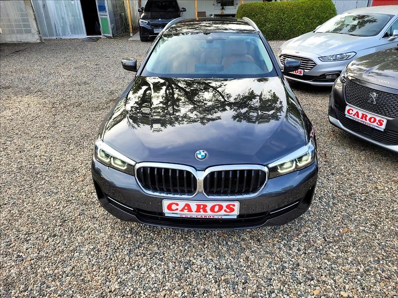 BMW Řada 5 2,0 HEV,LED,Navi,kůže,výhřev - fotka 48 z 49