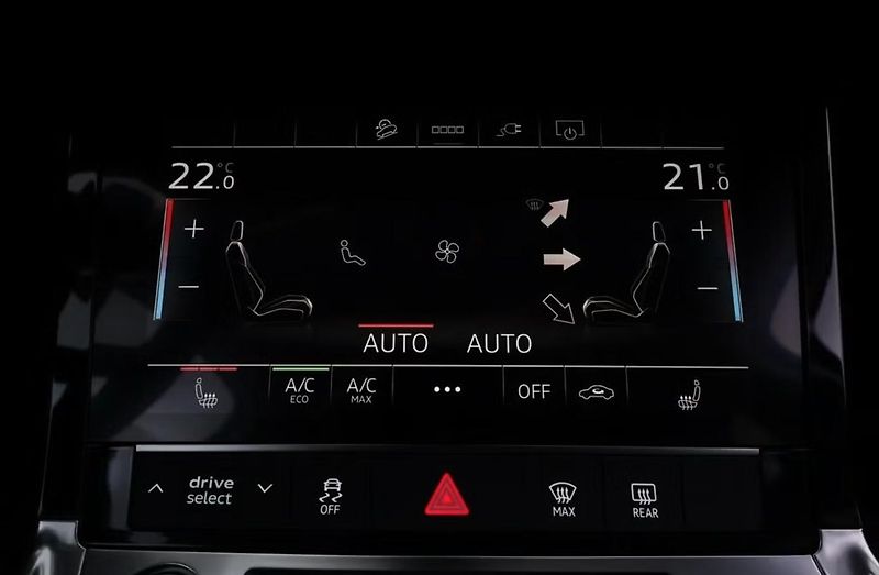 Audi Q8 e-tron 55 Quattro Kamera SoH 92% LED - fotka 25 z 27