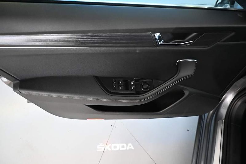 Škoda Superb (2022) 2.0 STYLE LED MATRIX DSG ACC T - fotka 16 z 39