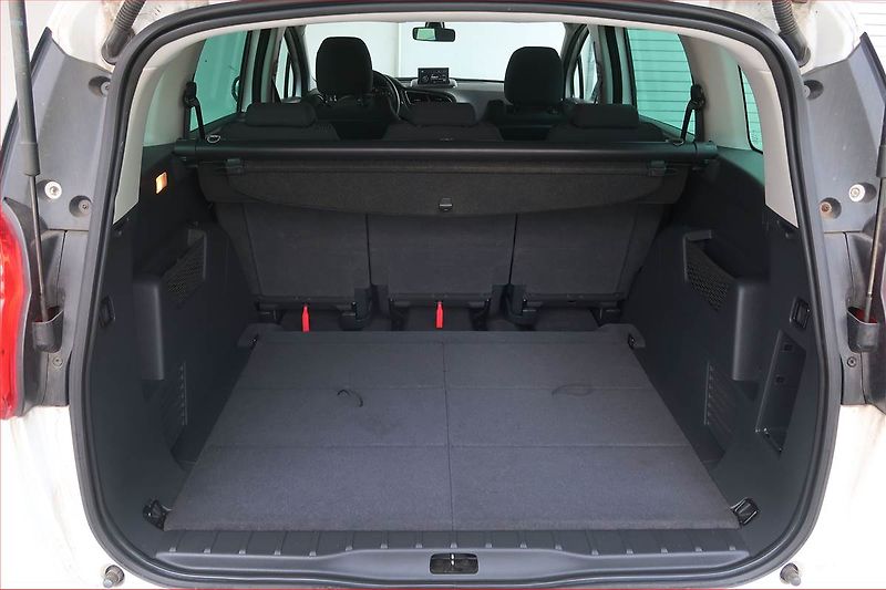 Peugeot 5008 (2015) 1.6 BlueHDi, Navi, Tempomat - fotka 14 z 15