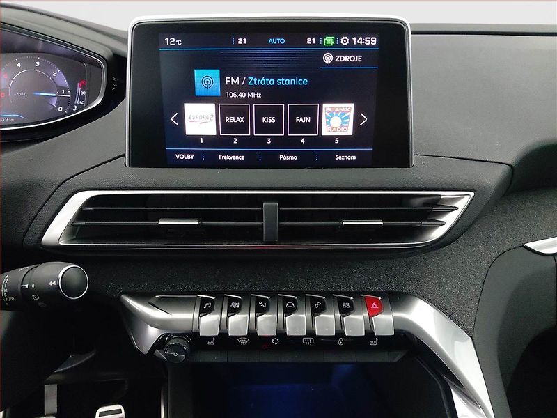 Peugeot 5008 (2018) 1.5 BlueHDi, 7 míst, Kůže - fotka 12 z 22