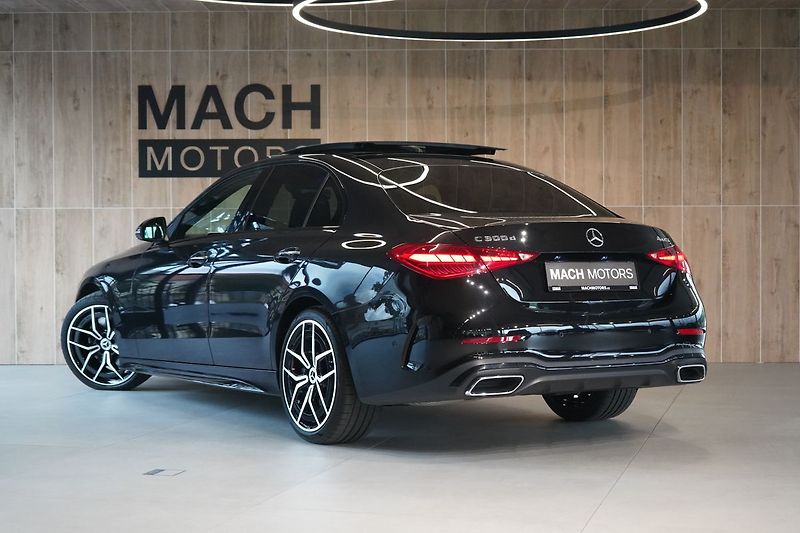 Mercedes-Benz Třídy C 300d 4MATIC AMG, Panorama, HUD - fotka 12 z 50