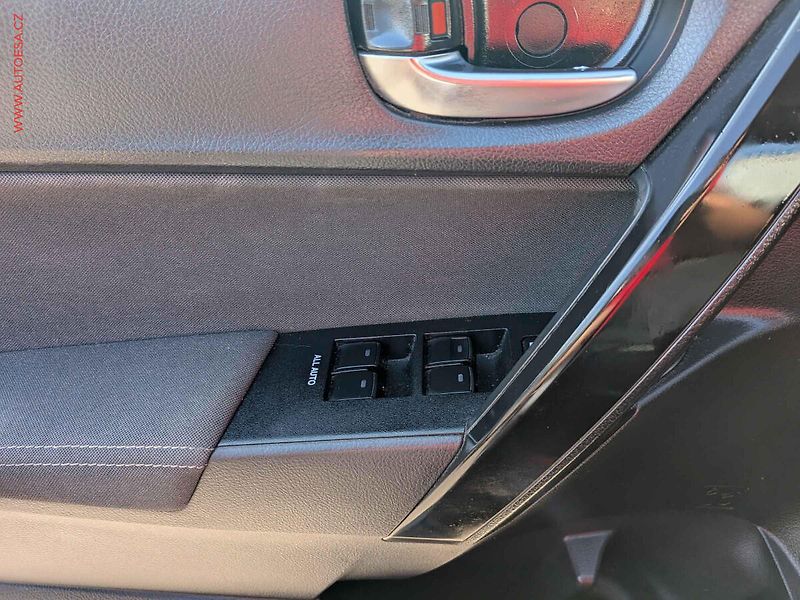 Toyota Corolla (2016) 1.6VVT-i, ČR, STK9/28 - fotka 12 z 14